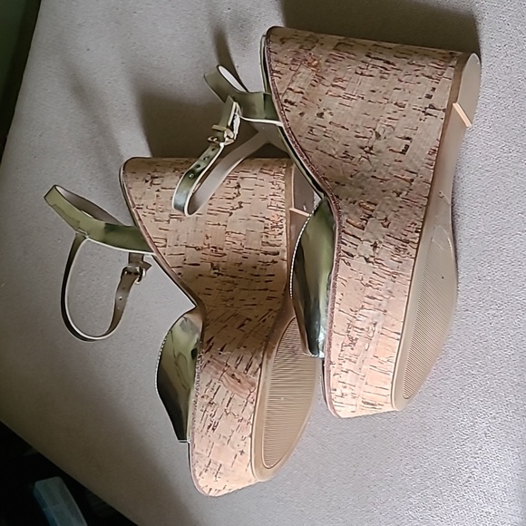 Gold Metallic Platform Heels - Picture 3 of 10